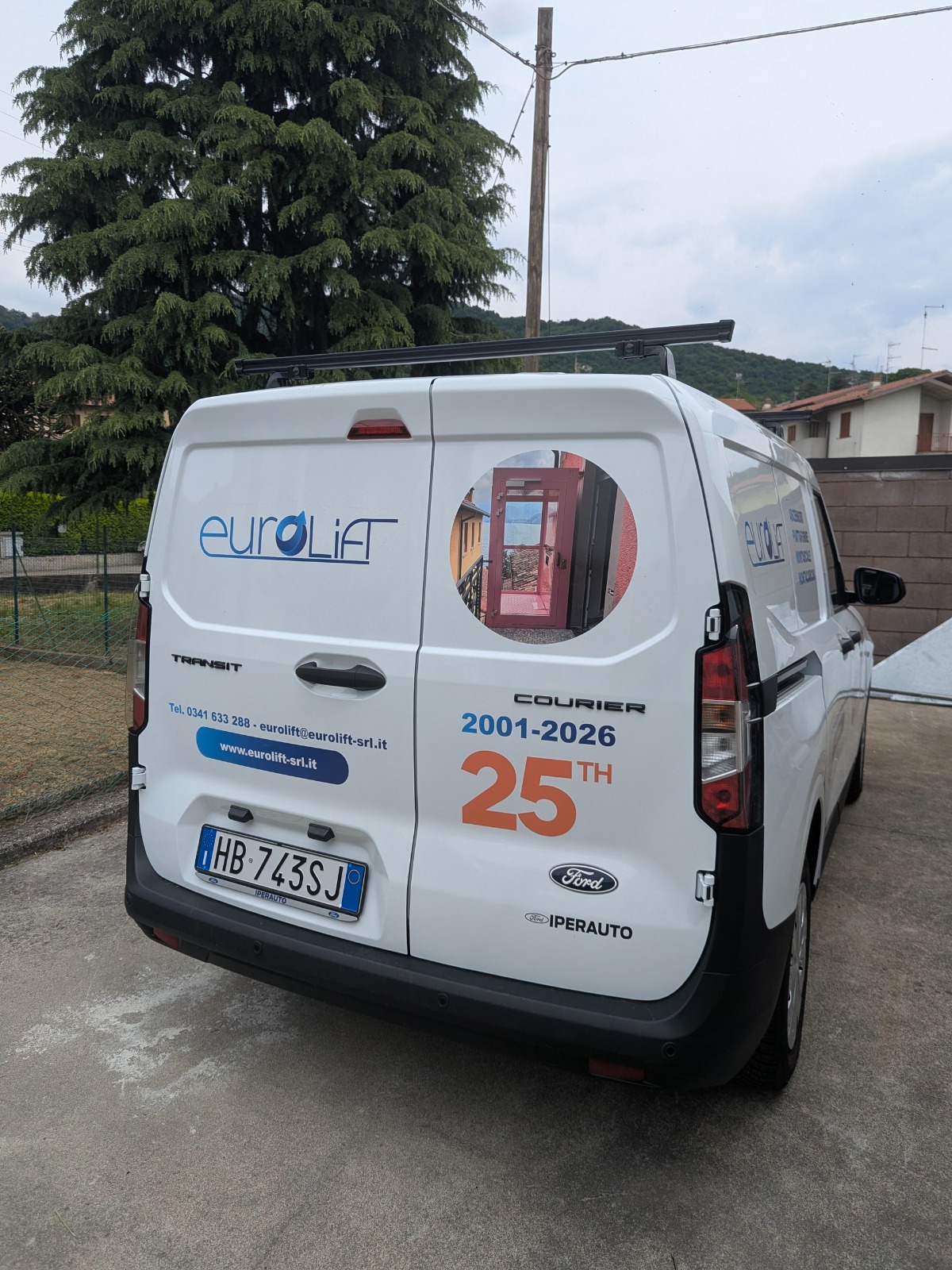 Furgone Eurolift per gli interventi di assistenza